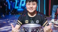 老外评Uzi入选《LOL》名人堂：与Faker并肩的AD之神