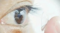 中国科学家实现闭着眼看东西：只需佩戴新型隐形眼镜