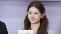 孟羽童凌晨发文再谢董明珠 晒与董明珠五年对比合影