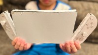 日本小孩没抢到NS2预购 用纸自制“主机”感动全网