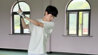 Doinb晒打高尔夫照：是时候表演真正的技术了！