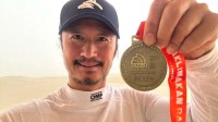 51岁吴京完成环塔国际拉力赛 获得SS9赛段冠军
