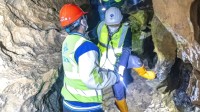 张家界溶洞7天清出2.7吨垃圾 官方回应溶洞遭排污情况