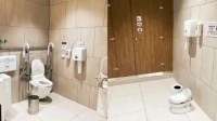 于东来想念胖东来的卫生间:外面找个干净厕所太难了 