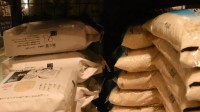日本官员带头吃的陈年大米都要没了 开始研究引进