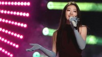 龚琳娜发文力挺单依纯 全神贯注疯玩音乐