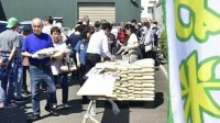 日本政府投放老陈米引发抢购潮 居民凌晨排队买米