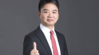 刘强东现身沈阳浑河畔 与京东物流员工一同出现