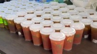 章泽天现身深圳请工友喝冰饮 点了300多杯