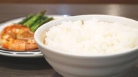 日本部分学校午餐减少供应米饭登热搜 引网友热议