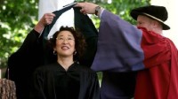 Dr.杨真的成Dr.了！吴珊卓荣获荣誉艺术博士学位