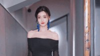 第一次见脂包骨身材 杨坤恋情曝光的动态图