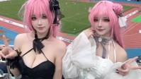 《妮姬》国服快闪活动返图:大雷Coser黑丝白丝全都有!