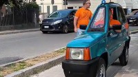 意大利人打造世界最窄汽车：50厘米宽 真“纸片车”