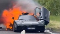 两台已烧成焦炭！2000多万的梅赛德斯AMG ONE召回