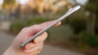 苹果为极致轻薄妥协：iPhone 17 Air前摄被迫挪位