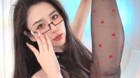 黑丝老师教学一字马 好白菜都被猪拱的动态图