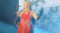 黑红也是红:假唱后那艺娜演出爆满 版税超过七里香