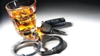 北京一男子酒驾撞飞石墩反告交警 为求从轻处罚