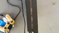 玩家淘来废旧二手PS4主机：脏到窒息不敢拿进屋