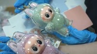 武汉海关查获1789个盗版LABUBU 网友戏称
