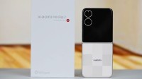 雷军称小米MIX Flip2质感出色：折叠20万次依旧如新