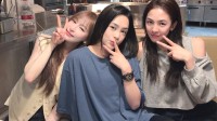 钟欣潼王心凌唐诗逸聚晒合影 三位美女友情升温