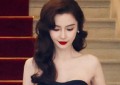 杨颖带娃参加巴黎时装周 向佐金属胸罩作陪的动态图