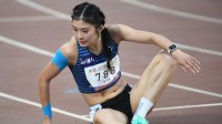 吴艳妮上体校时曾被孤立 每天哭着跟妈妈打电话 