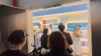小岛秀夫现身B站休闲区！众人夹道热烈欢迎！