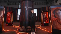 小岛秀夫现身BW《死搁2》展台：手印墙​签名留念！