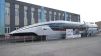 中国超导高速磁浮列车亮相：超150km/h后贴地飞行!