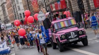 PS英国发文庆祝LGBTQ骄傲游行 评论区怒喷近百楼