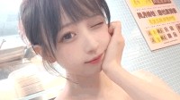 为什么喜欢丝袜？给姐姐涂油也是工作的动态图