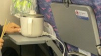 12306回应高铁上用电煮锅：可携带但禁用