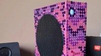 网友爆改Xbox!粉紫珠光为女友打造专属主机！