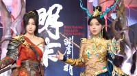 《明末》BW现场返图：夏思源登台 两位Coser好美!