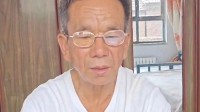 写高考作文《我的母亲》的大爷爆火 家人希望热度退去
