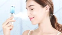 女子防晒喷雾怼脸猛喷 1分钟后咳喘送医双肺全白