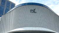 胖东来多款自营商品降价 门店回应称原材料成本下降