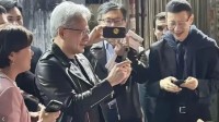4万亿美元CEO用啥手机？黄仁勋晒机：纯正安卓系统