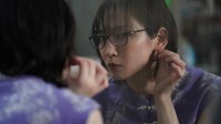 《九龙大众浪漫》曝剧照 吉冈里帆紫色旗袍优雅恬美
