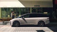 Model Y L入局、理想i8开启预订：六座纯电SUV大战