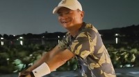 网友偶遇马云夜骑：骑万元自行车 亲切打招呼