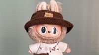 费翔收到全球限定款LABUBU！再现春晚经典造型