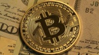 比特币又跳水了！日内跌1% 失守11.8万美元