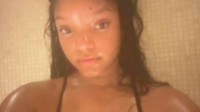“小美人鱼”哈莉贝利秀爆乳新自拍 种族天赋 天赋！