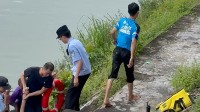 50岁外卖员跳桥救人后有餐没送默默离开 平台已奖励