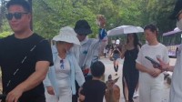 汪峰森林北两家同游 三个小孩加岳父岳母