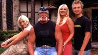 WWE摔角手葬礼争议:女儿主张正装 儿子坚持紧身摔角服 